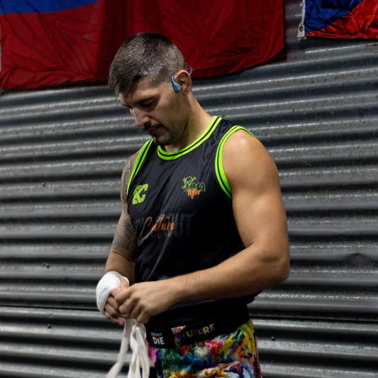 Joel Álvarez (El Fenómeno) se impone en su debut en el peso welter de la UFC y nosotros lo celebramos con estilo