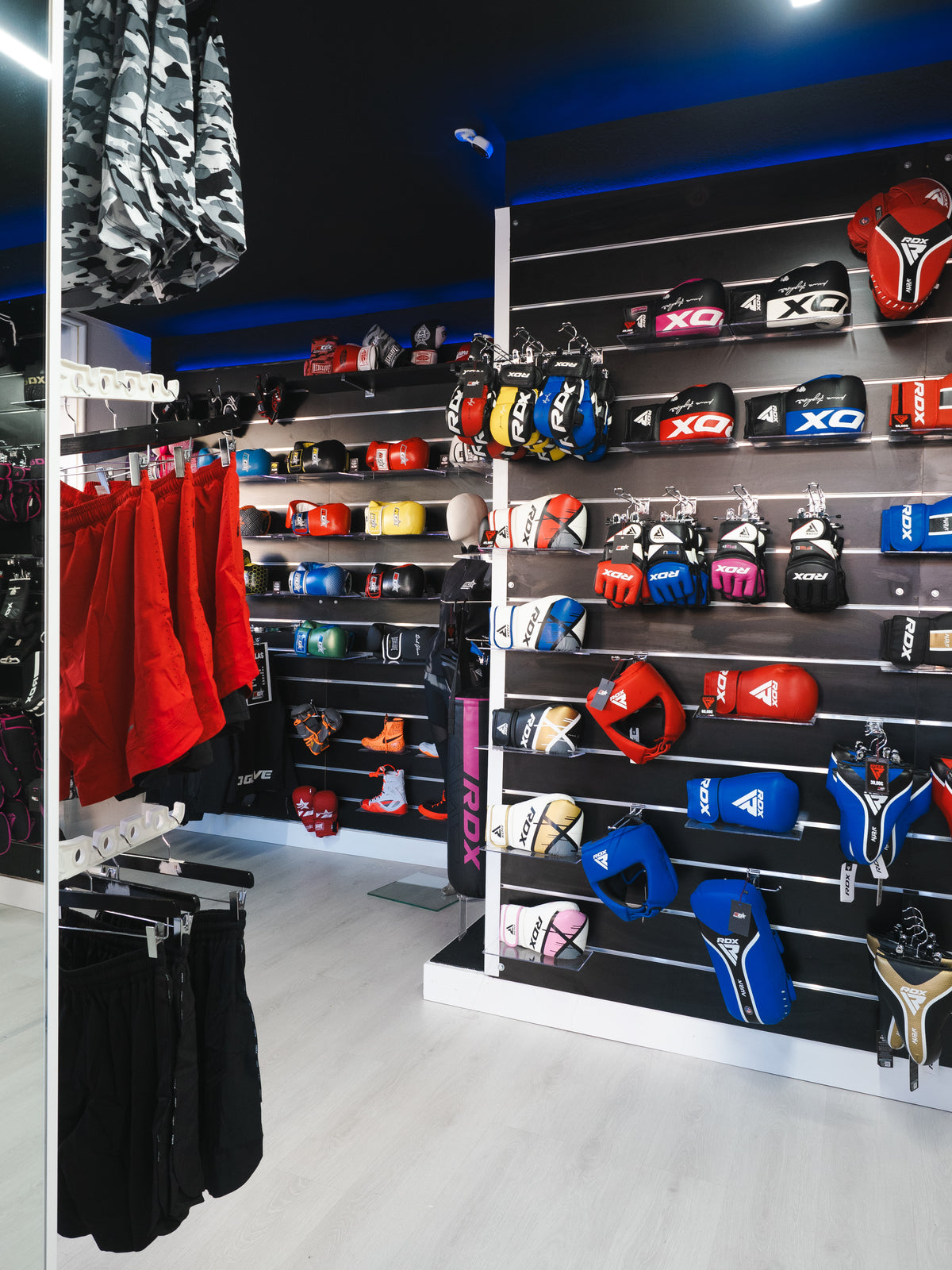 Interior de la tienda Redglove en Madrid