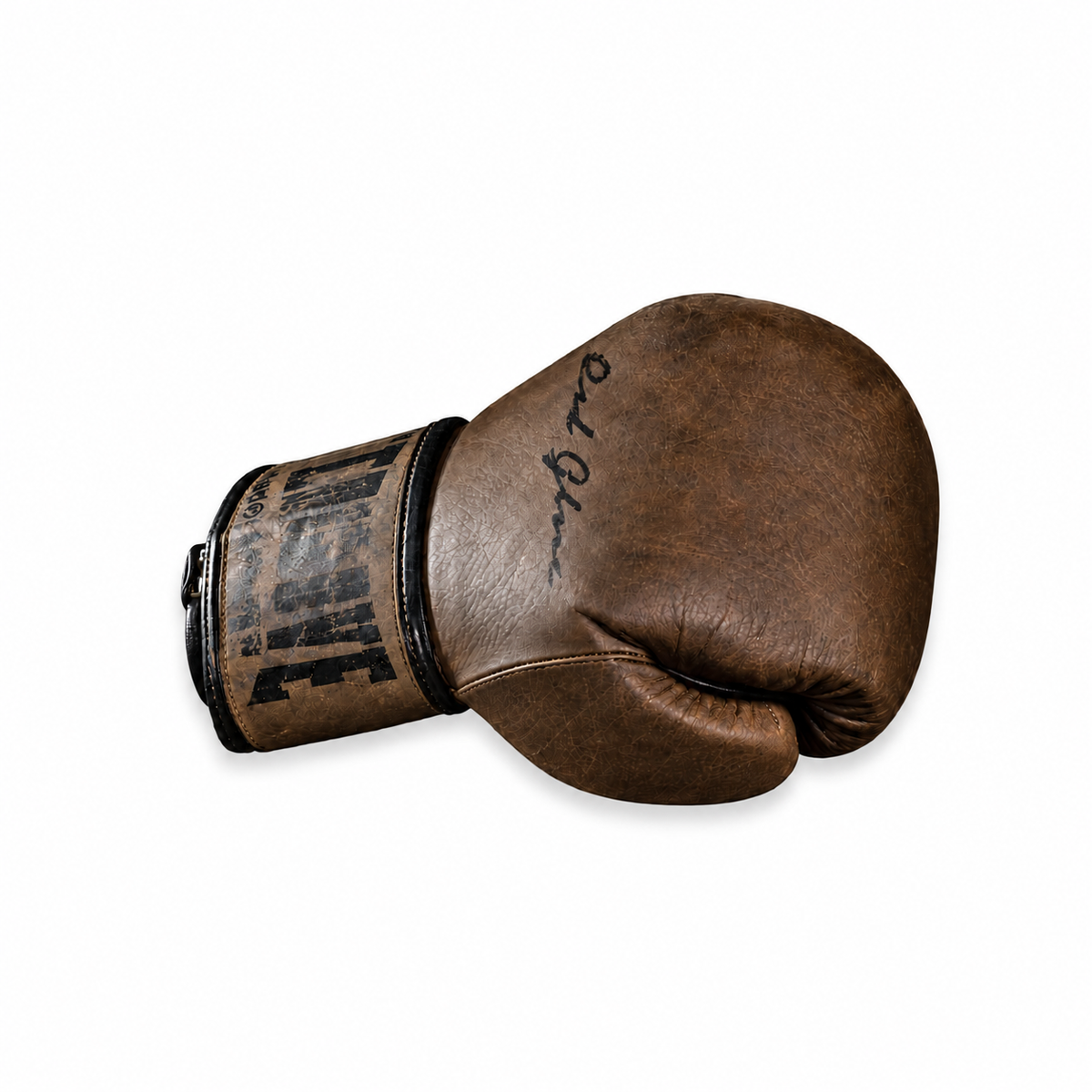 Guante de boxeo vintage RG Jack Broughton sobre fondo blanco